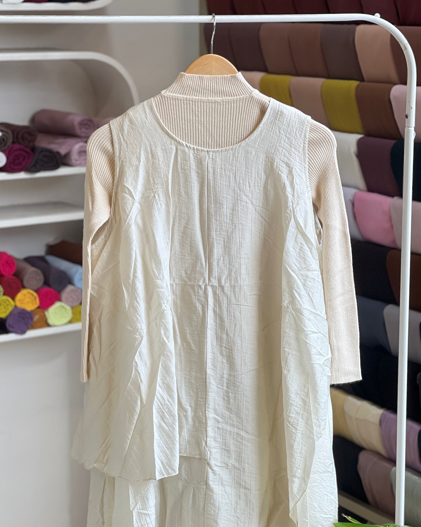 Layered pinafore with inner
