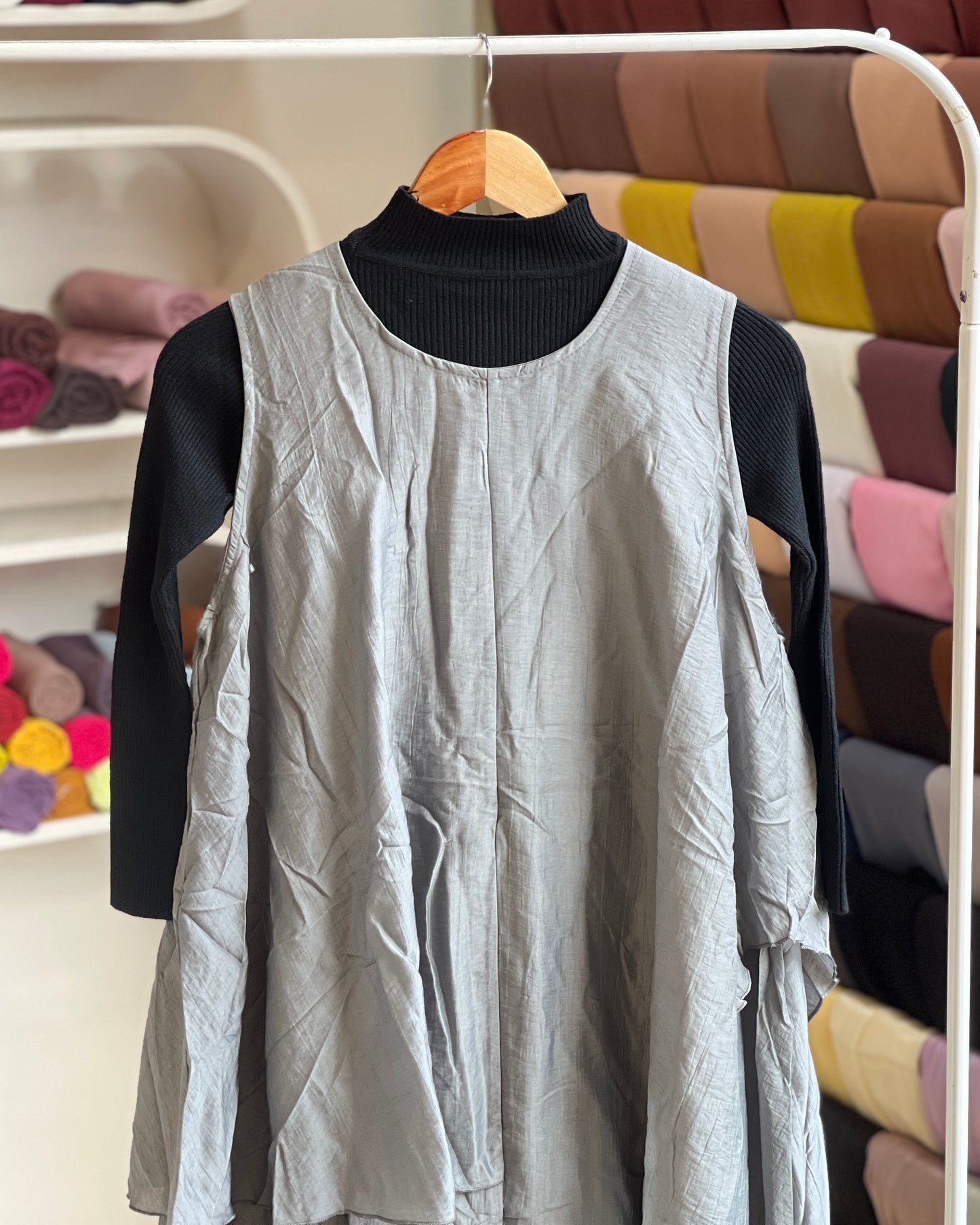 Layered pinafore with inner