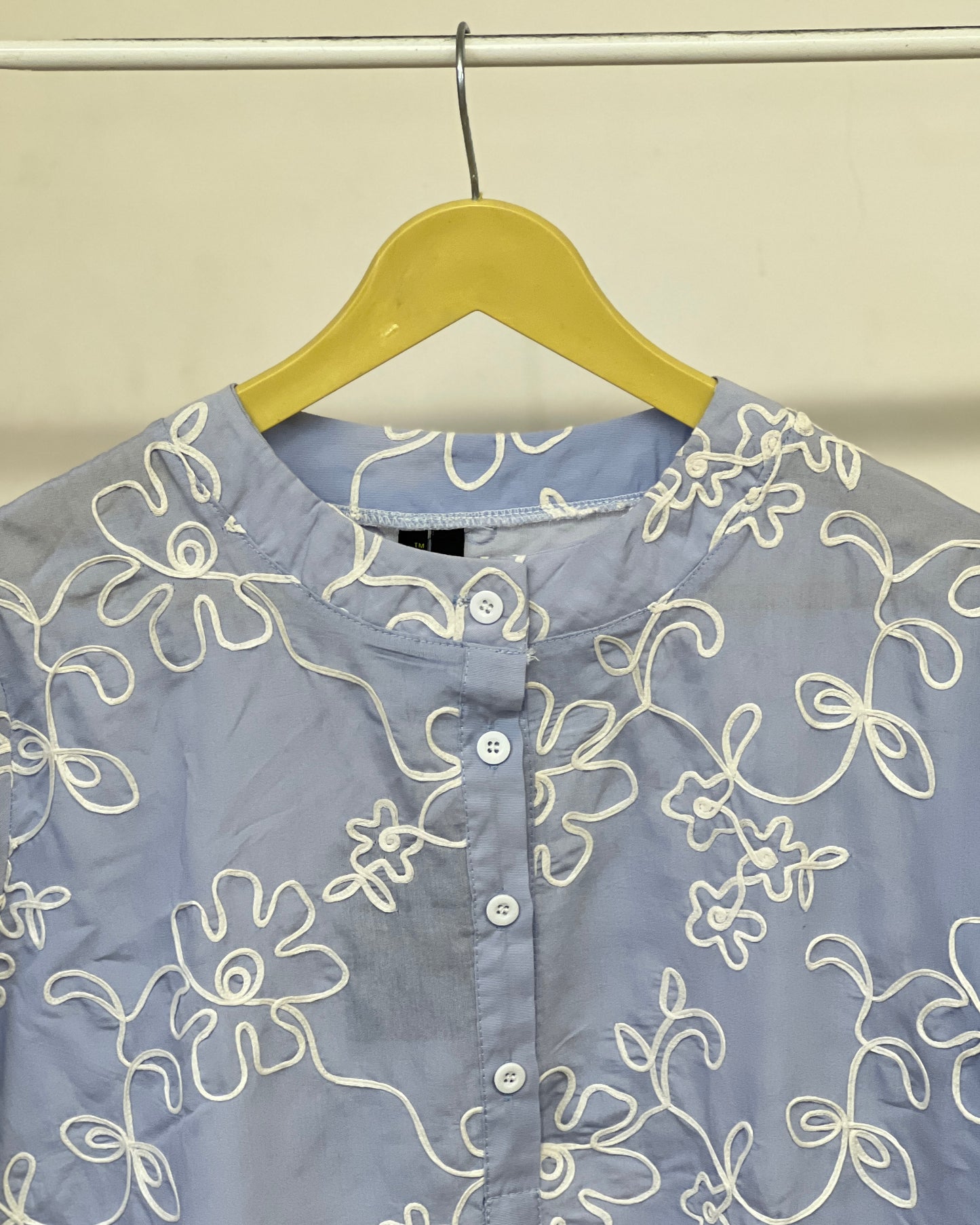 Tela by ash women light blue short-sleeved top with white embroidery