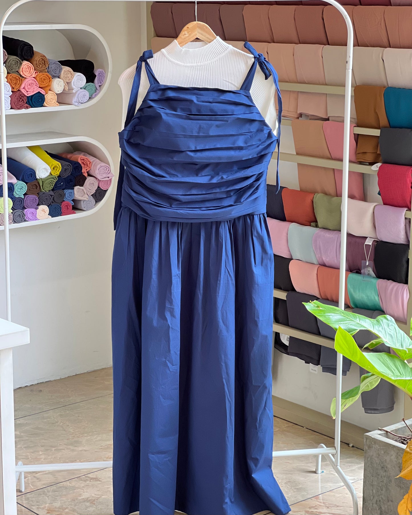 Tela by ash women pleated pinafore tie-up shoulder with inner