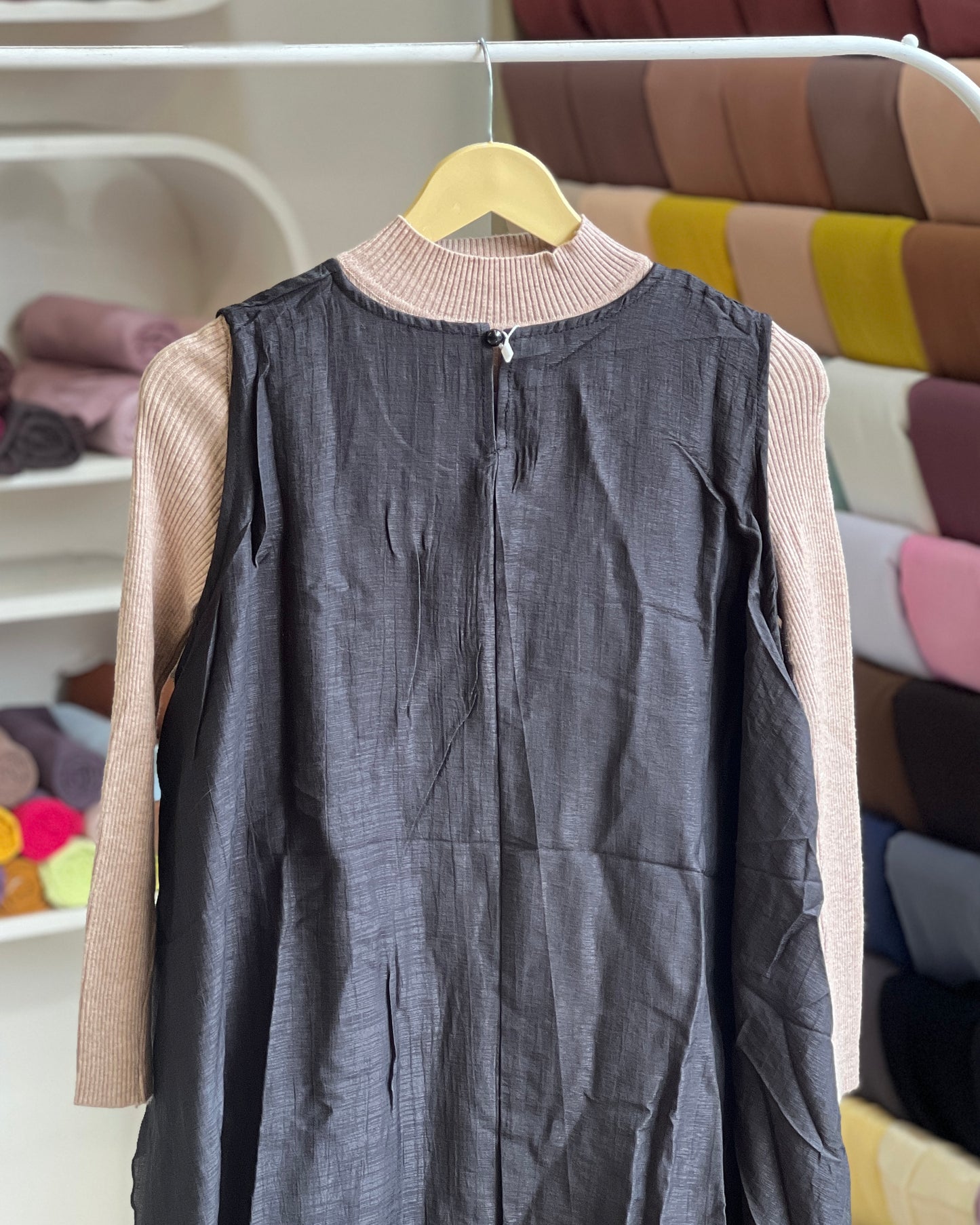 Layered pinafore with inner