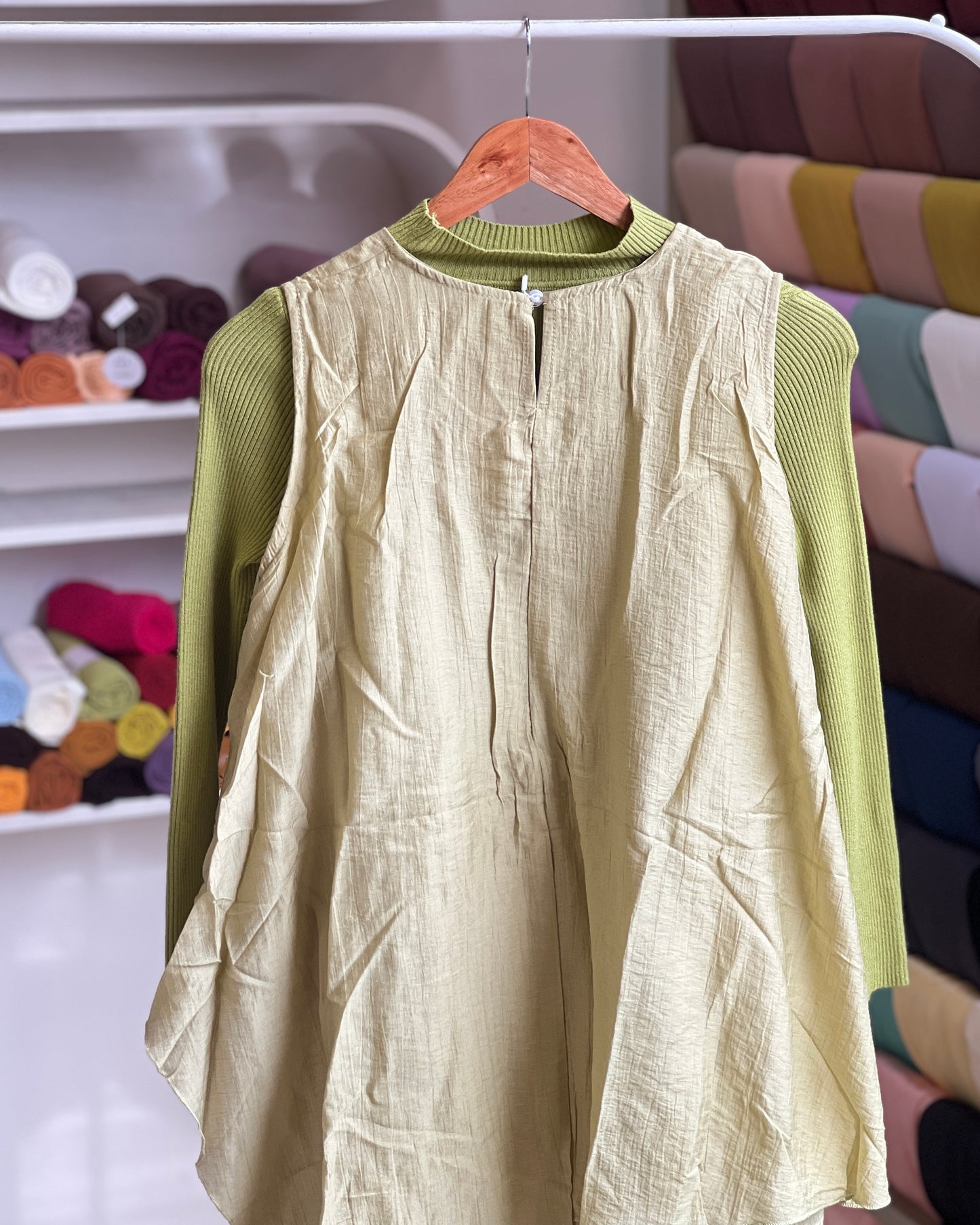 Layered pinafore with inner