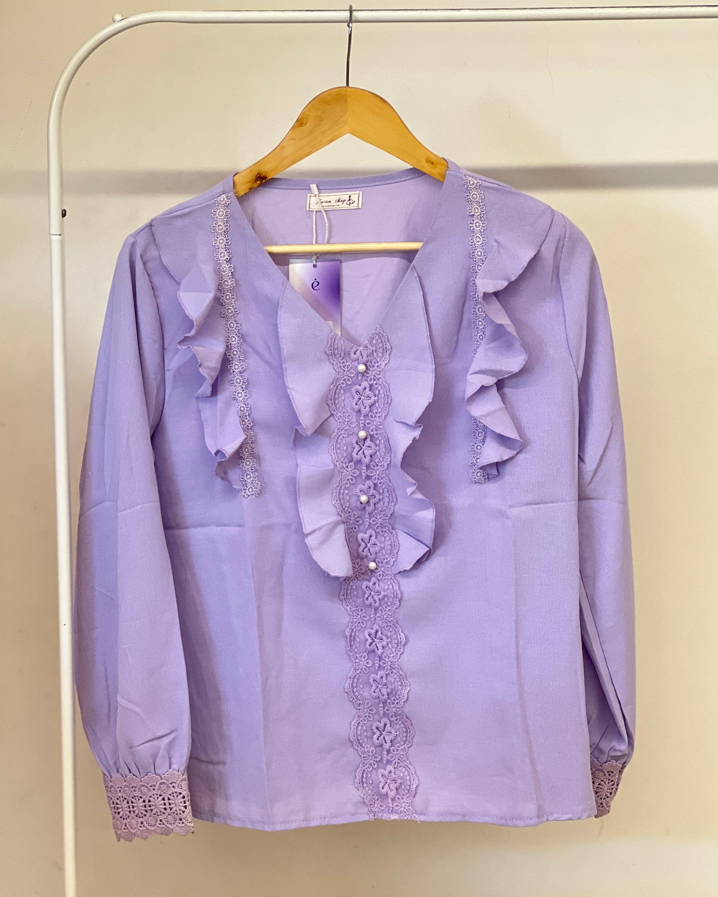Tela by ash women lavender ruffle edge collar top
