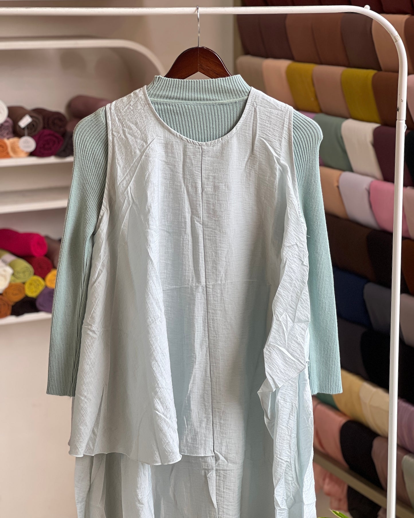 Layered pinafore with inner