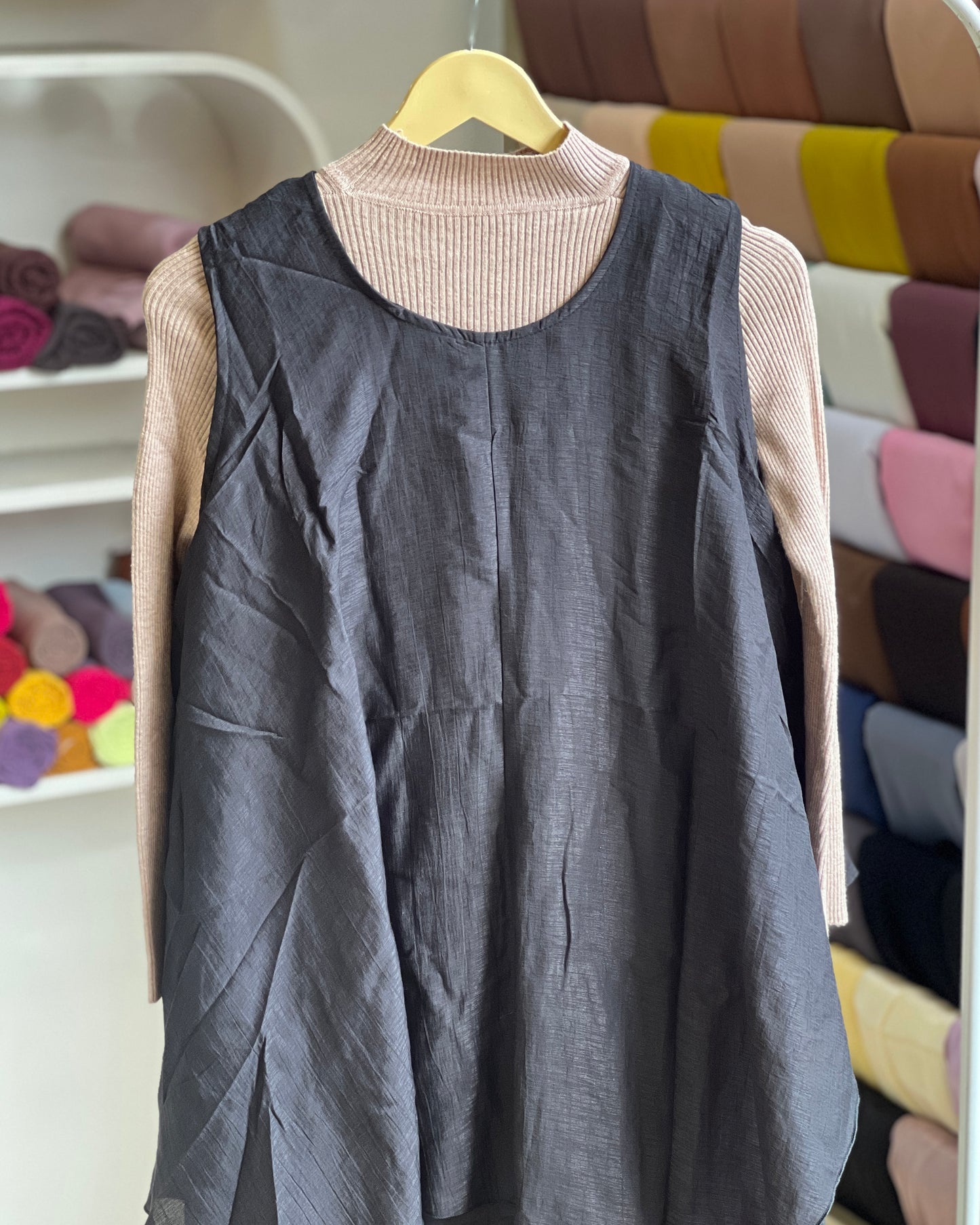 Layered pinafore with inner