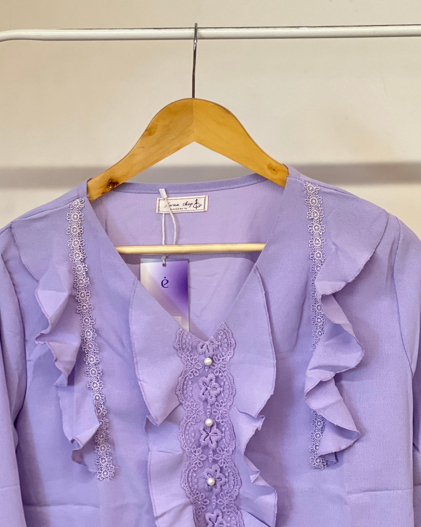 Tela by ash women lavender ruffle edge collar top