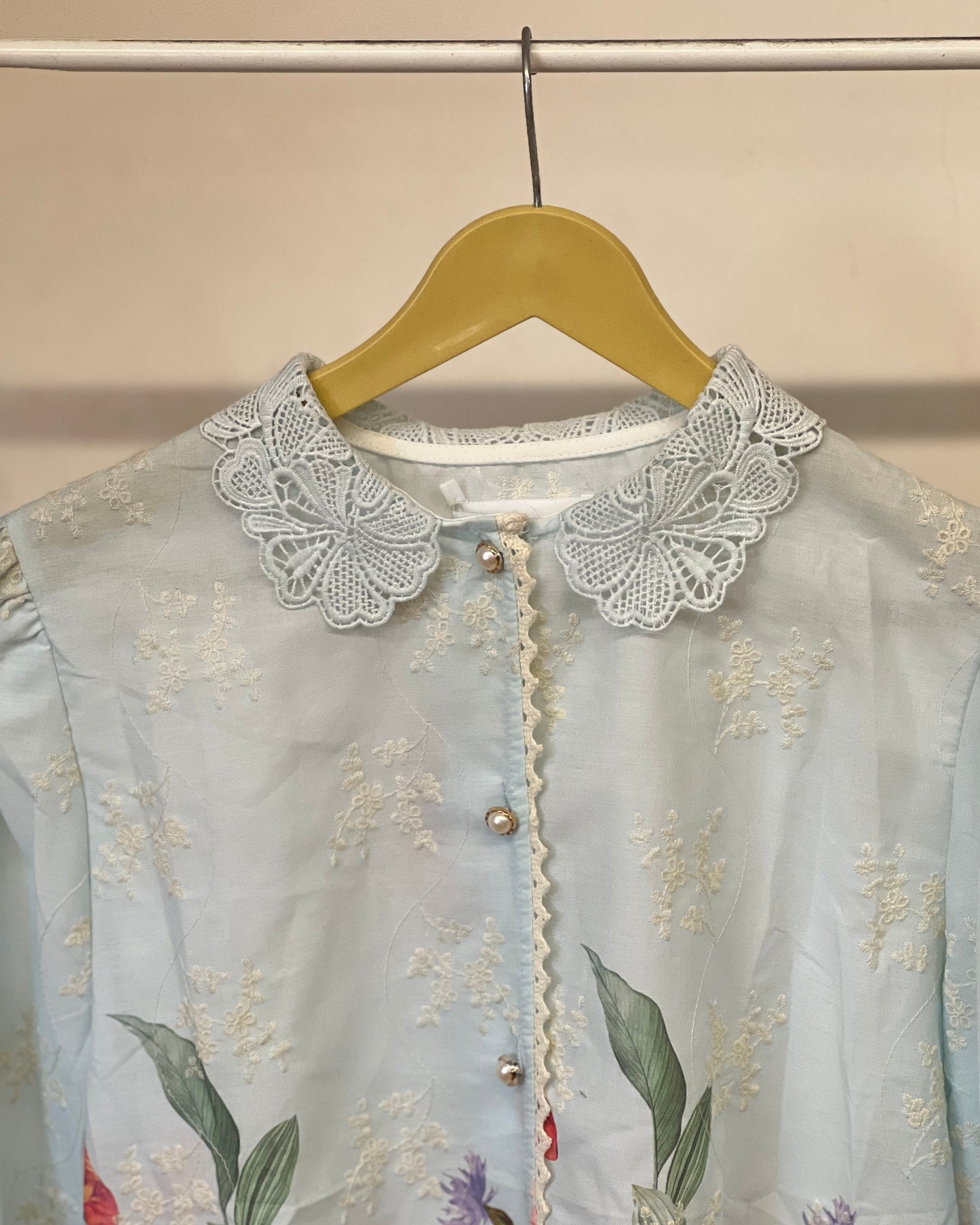 Tela by ash women elegant lace collar floral top