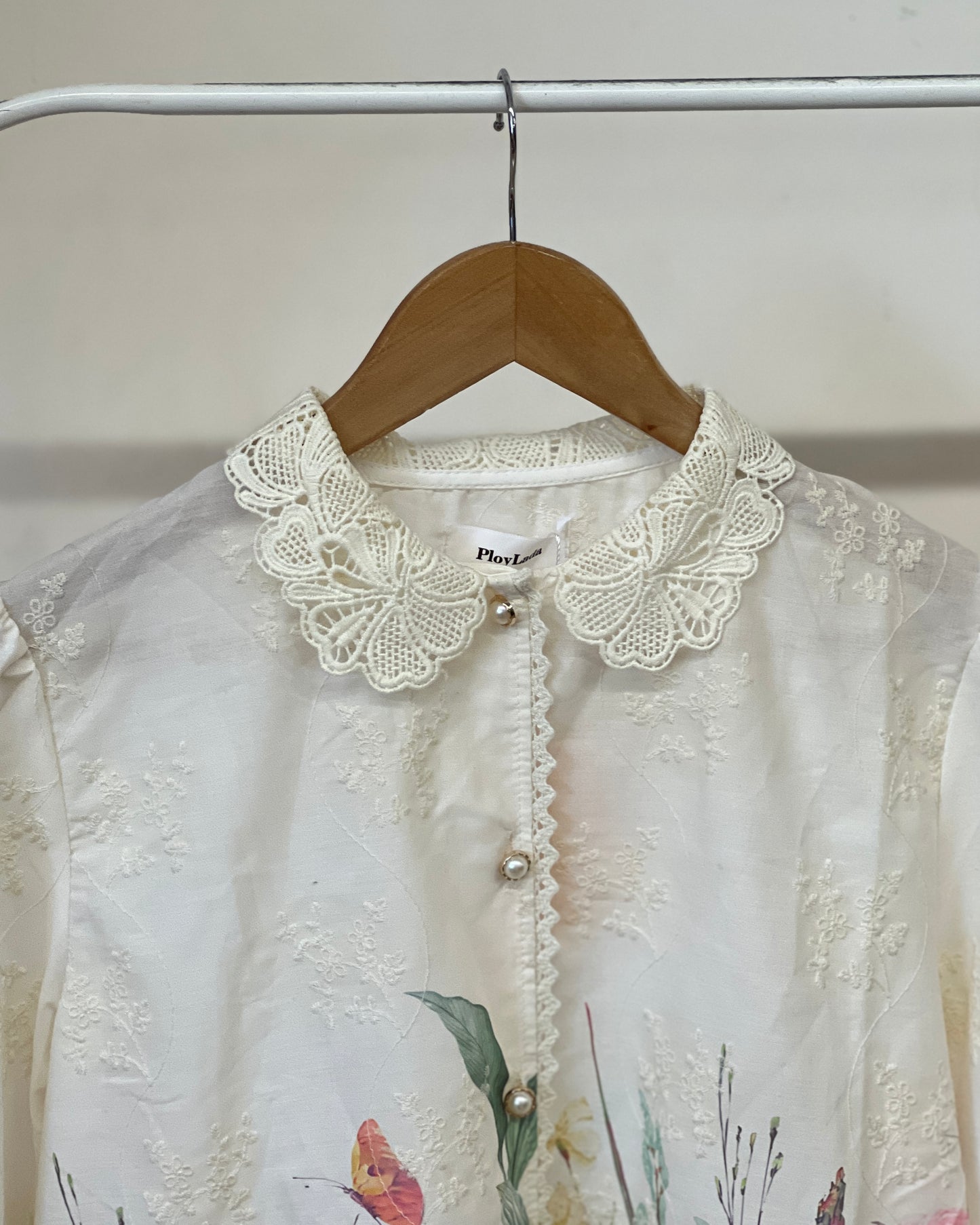 Tela by ash women elegant lace collar floral top