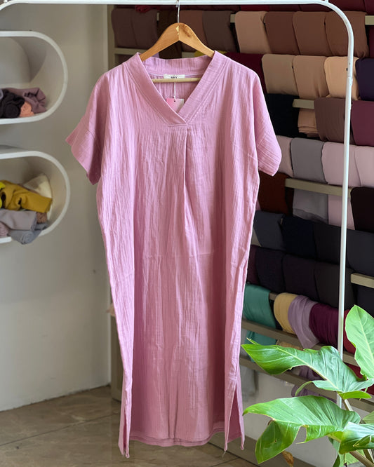 Women’s light pink v-neck tunic top