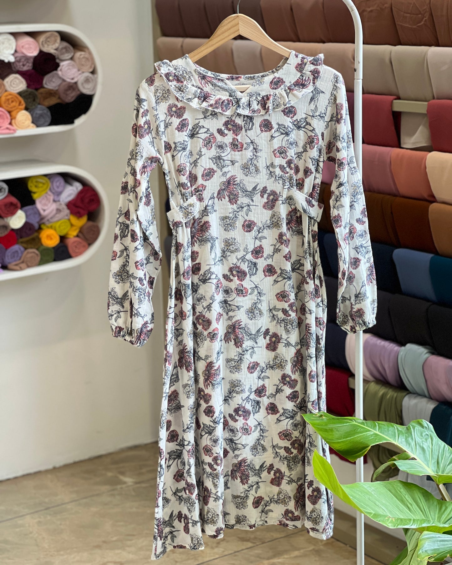 Tela by ash women floral print ruffle collar dress