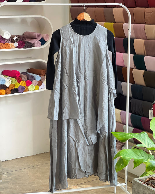 Layered pinafore with inner