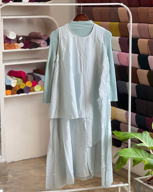 Layered pinafore with inner