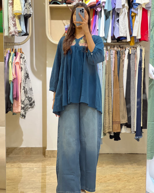 women blue short top